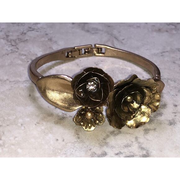 Chloe + Isabel Vintage Rose Garden Floral Hinged Bracelet - B107 - Picture 1 of 4